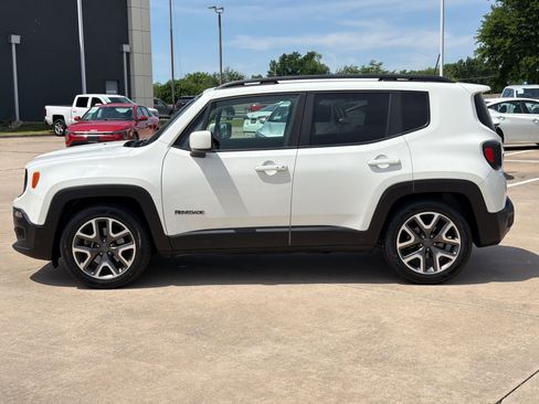 Used 2018 Jeep Renegade Latitude w/ Advanced Technology Group FWD image 2