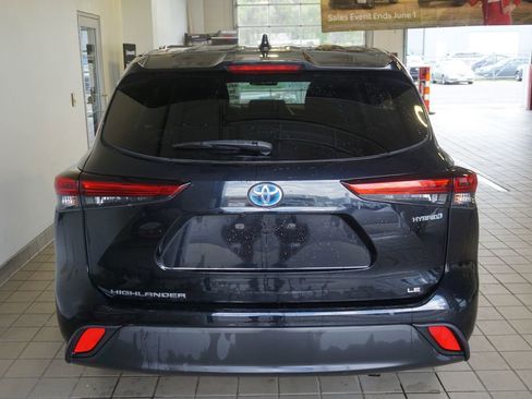 Used 2021 Toyota Highlander LE AWD/4WD image 14