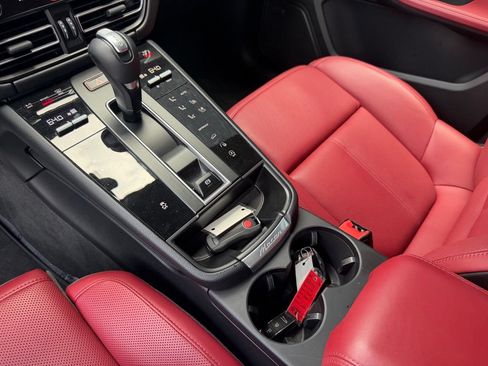 Certified 2026 Porsche Macan Turbo AWD/4WD image 23