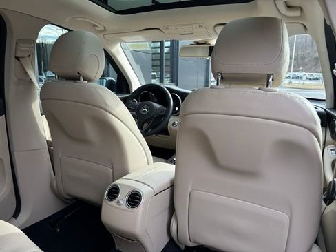 Used 2019 Mercedes-Benz GLC 300 4MATIC image 48