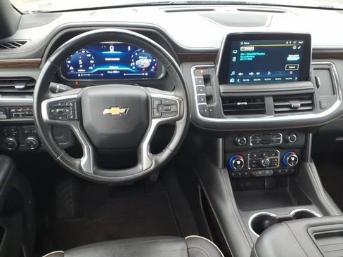 Used 2023 Chevrolet Suburban Premier AWD/4WD image 6