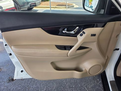 Used 2019 Nissan Rogue SL w/ Premium Package FWD image 15