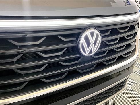 Used 2024 Volkswagen Atlas Cross Sport SE FWD image 23