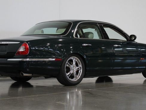 Used 2004 Jaguar XJ8 RWD image 32