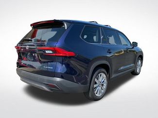 Used 2024 Toyota Grand Highlander AWD video 3