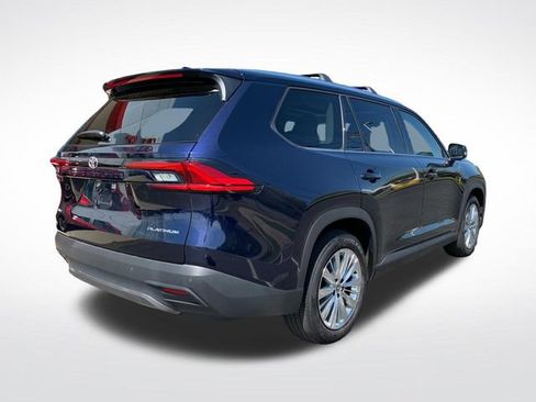 Used 2024 Toyota Grand Highlander AWD image 3