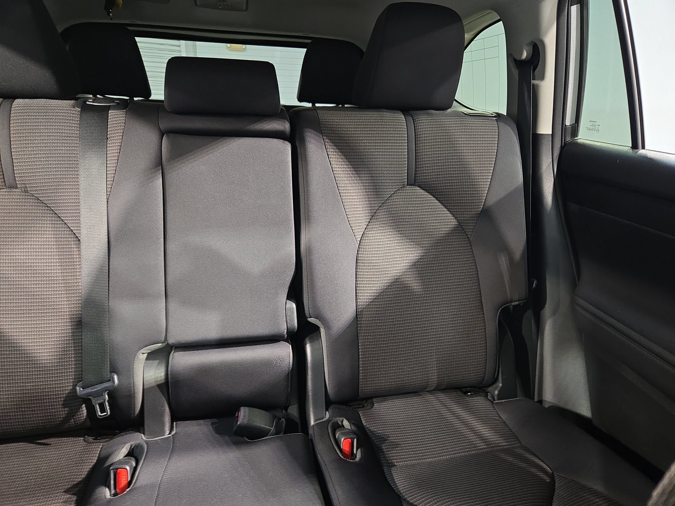 Used 2021 Toyota Highlander L FWD image 12