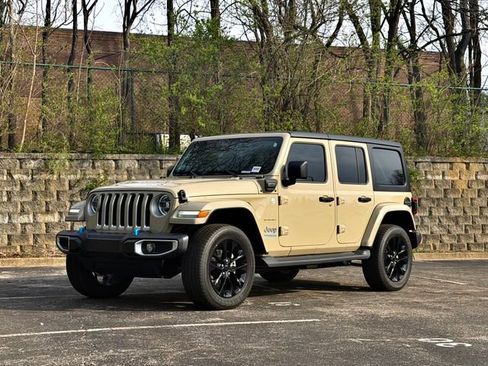Used 2022 Jeep Wrangler Unlimited Sahara 4xe image 8
