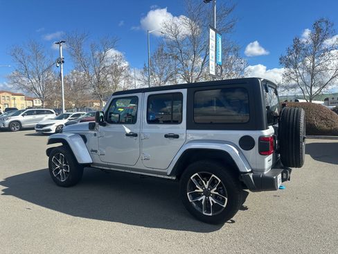 Used 2024 Jeep Wrangler Unlimited w/ Convenience Group image 4