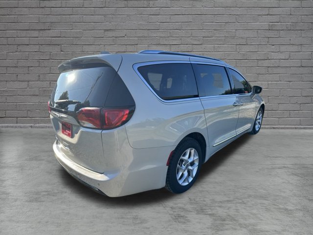 Used 2017 Chrysler Pacifica Touring-L Plus FWD image 8