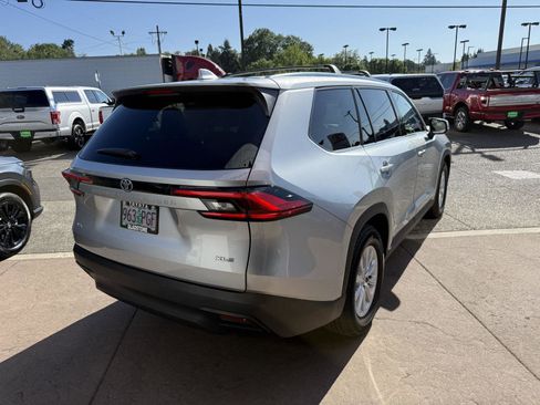 Used 2024 Toyota Grand Highlander AWD image 5