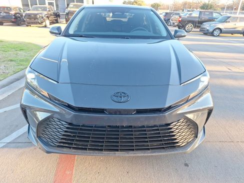 Used 2025 Toyota Camry LE image 9