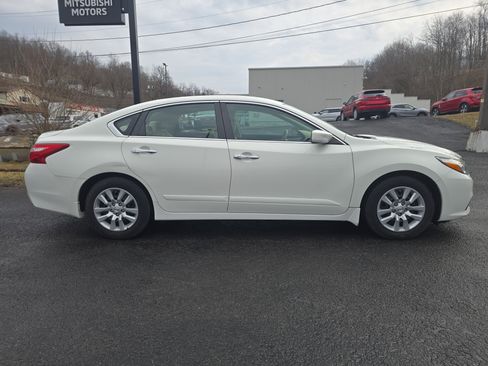 Used 2017 Nissan Altima 2.5 S w/ Power Driver Seat Package image 3