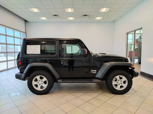 Used 2021 Jeep Wrangler Sport AWD/4WD image 2