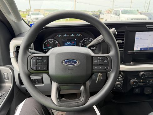 Used 2025 Ford F350 XLT AWD/4WD image 12