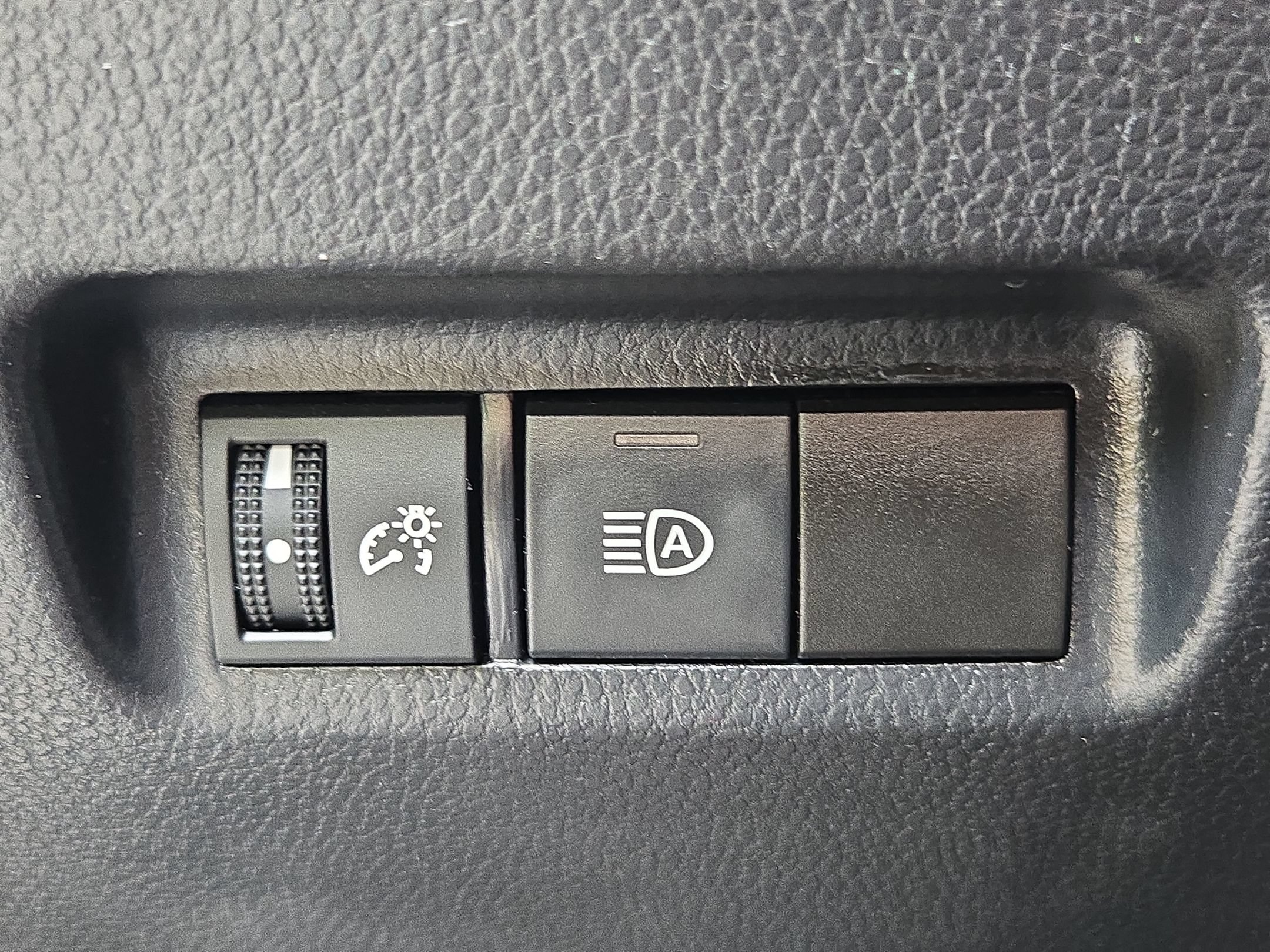 Used 2022 Toyota RAV4 LE AWD/4WD image 25