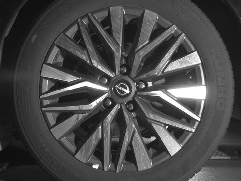 Used 2025 Nissan Altima 2.5 SV FWD image 14