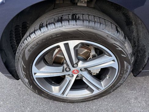 Used 2018 Jaguar F-PACE R-Sport image 12