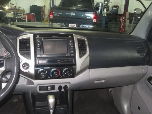 Used 2012 Toyota Tacoma 4x4 Double Cab image 38