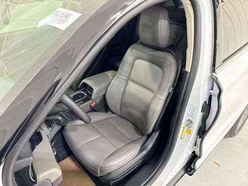 New 2026 Lincoln Corsair Premiere w/ Rear Removable Package Tray FWD image 10