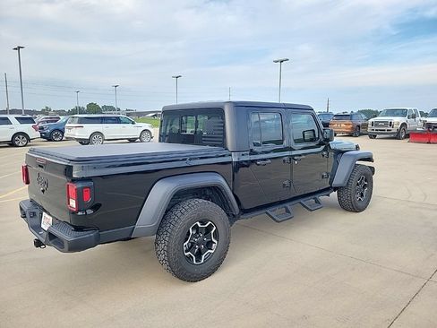 Used 2024 Jeep Gladiator Sport AWD/4WD image 3
