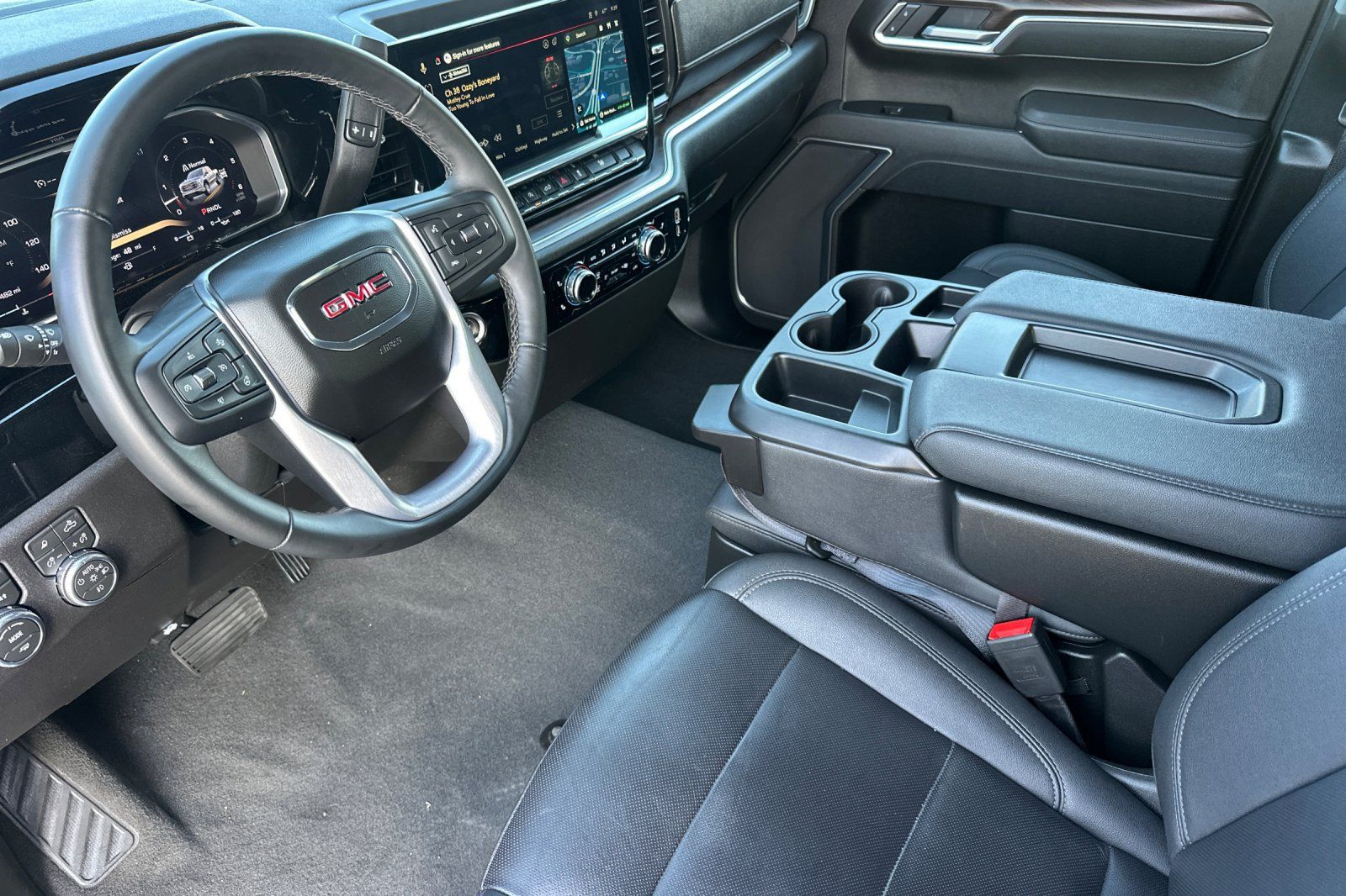Used 2026 GMC Sierra 1500 SLT AWD/4WD image 10