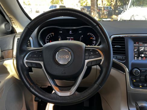 Used 2018 Jeep Grand Cherokee Limited image 34