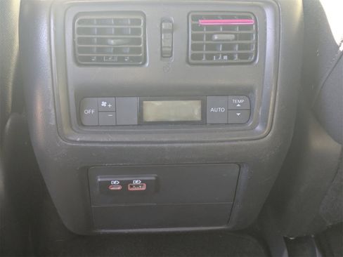 Used 2020 Nissan Pathfinder SV image 16