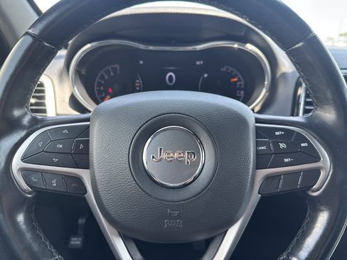 Used 2022 Jeep Grand Cherokee Limited AWD/4WD image 10