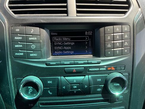 Used 2017 Ford Explorer XLT FWD image 32