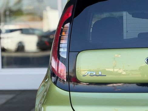 Used 2019 Kia Soul + image 12