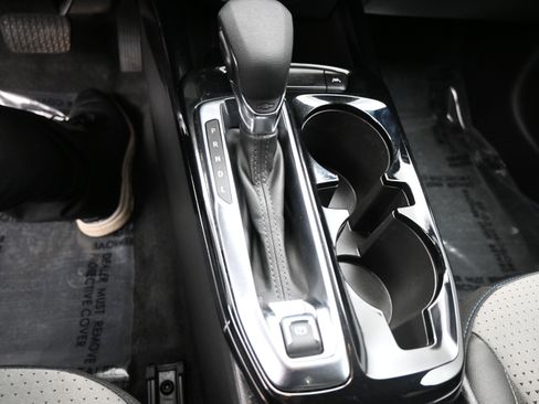 Certified 2025 Chevrolet Trax LT image 14