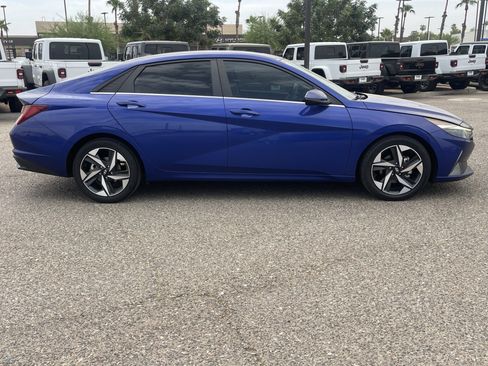Used 2023 Hyundai Elantra Limited w/ Preferred Accessory Package FWD image 6