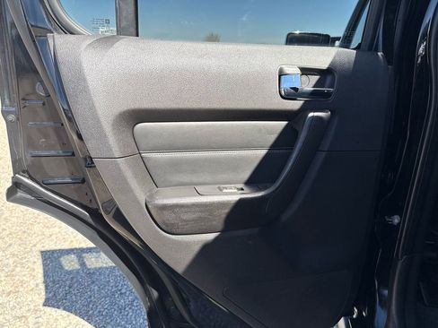 Used 2010 HUMMER H3 Alpha image 24