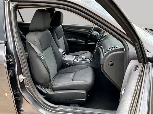Used 2020 Chrysler 300 Touring w/ Sport Appearance Package RWD image 9