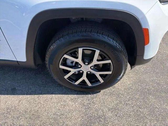 Used 2025 Jeep Grand Cherokee Limited AWD/4WD image 15