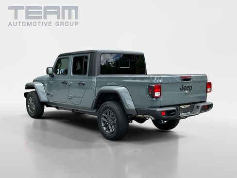 New 2025 Jeep Gladiator Sport image 5