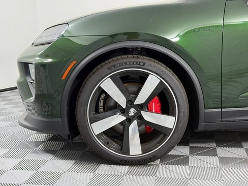 Certified 2025 Porsche Macan 4S Electric AWD/4WD image 12