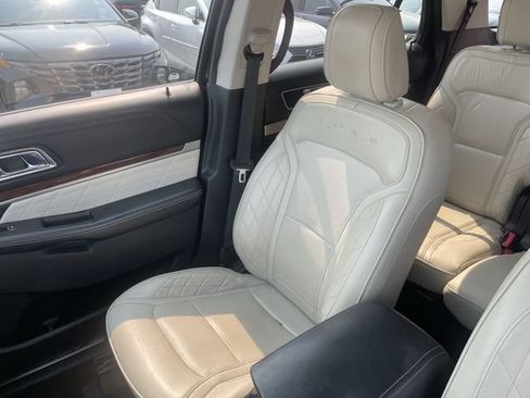 Used 2018 Ford Explorer Platinum AWD/4WD image 26