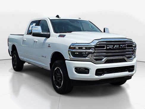 Used 2025 RAM 2500 Laramie AWD/4WD image 2
