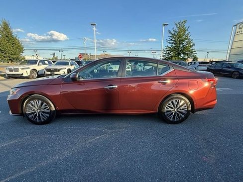 Used 2024 Nissan Altima 2.5 SV w/ SV Premium Package FWD image 3