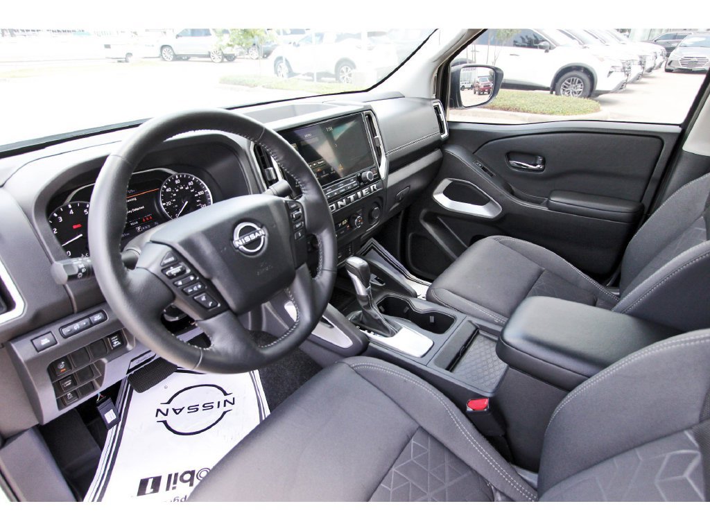 Certified 2025 Nissan Frontier SV w/ SV Convenience Package RWD image 12