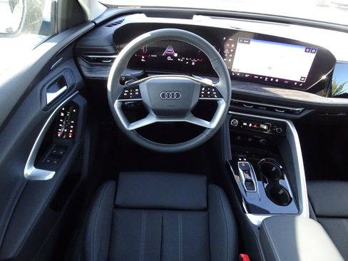 Certified 2025 Audi Q5 Premium Plus w/ Premium Plus AWD/4WD image 5