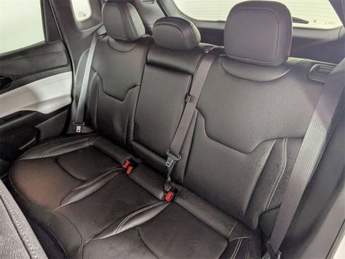 Certified 2025 Jeep Compass Limited image 24