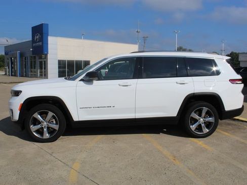 Used 2020 Jeep Grand Cherokee Limited AWD/4WD image 2