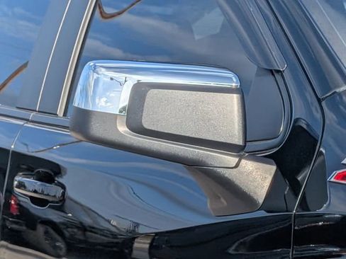 Used 2025 Chevrolet Silverado 1500 LT image 9