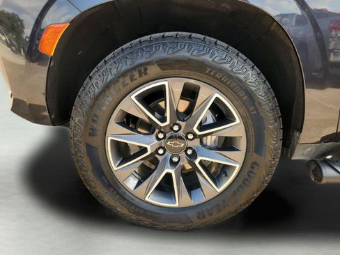 Used 2023 Chevrolet Suburban Z71 w/ Luxury Package AWD/4WD image 34