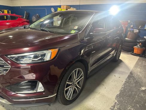Used 2019 Ford Edge Titanium w/ Equipment Group 301A AWD/4WD image 2