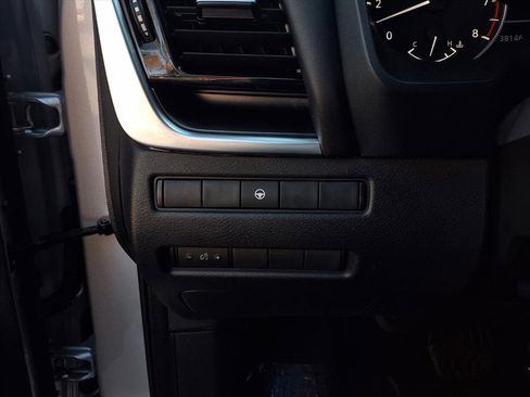 Used 2023 Nissan Rogue SV image 14