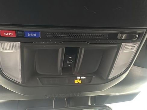 Used 2025 Subaru Forester Premium image 31